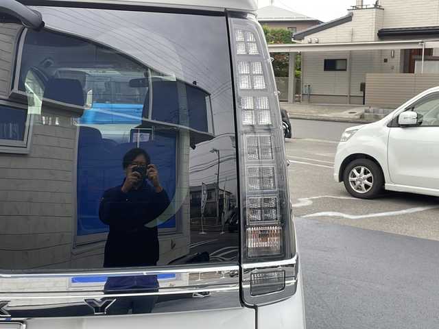 トヨタ ヴォクシー ZS 長野県 2014(平26)年 13.8万km ホワイトパールクリスタルシャイン (株)IDOMが運営する【じしゃロン長野店】の自社ローン専用車両になりますこちらは現金またはオートローンご利用時の価格です。自社ローンご希望の方は別途その旨お申付け下さい/純正9インチナビ/バックカメラ/ステアリングスイッチ/フリップダウンモニター/両側パワースライドドア/純正アルミホイール/純正フロアマット