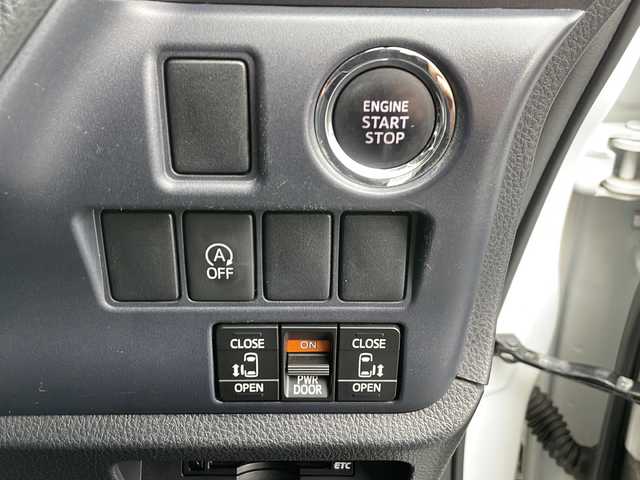 トヨタ ヴォクシー ZS 長野県 2014(平26)年 13.8万km ホワイトパールクリスタルシャイン (株)IDOMが運営する【じしゃロン長野店】の自社ローン専用車両になりますこちらは現金またはオートローンご利用時の価格です。自社ローンご希望の方は別途その旨お申付け下さい/純正9インチナビ/バックカメラ/ステアリングスイッチ/フリップダウンモニター/両側パワースライドドア/純正アルミホイール/純正フロアマット