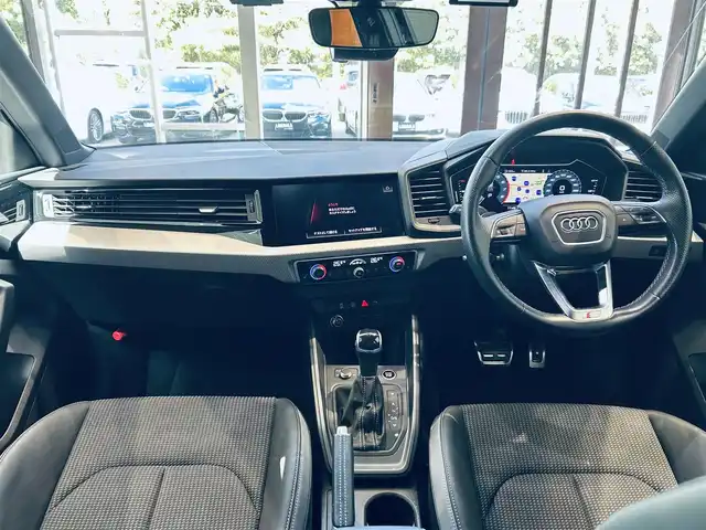 アウディ Ａ１ SB 25TFSI Sライン 大阪府 2022(令4)年 3.1万km ミトスブラックメタリック コンビニエンスP/アシスタンスP/Sラインインテリア＋P/ＡＣＣ/バーチャルコックピット/純正ナビ/ＴＶ/バックカメラ/純正17インチＡＷ/サイドアシスト/クリアランスソナー/パドルシフト/ハーフレザー/シートヒーター/ETC/ドラレコ/レーダー探知機