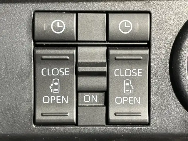 トヨタ ルーミー カスタムG－T 神奈川県 2021(令3)年 2.2万km ブラックマイカメタリック/ファイアークォーツレッドメタリック 純正9型SDナビゲーション【NSZT-Y68T】/AM FM Bluetooth フルセグ HDMI CD DVD USB/バックカメラ/両側パワースライドドア/純正フリップダウンモニター/スマートアシスト/衝突回避支援ブレーキ機能/車線逸脱警報機能/衝突警報機能/ふらつき警報/ブレーキ制御付誤発進抑制機能/サイドビューランプ/先行車発進お知らせ機能/コーナーセンサー/アダプティブクルーズコントロール/アダプティブドライビングビーム/路側逸脱警報/標識認識機能/前方ドライブレコーダー/革巻きステアリング/ステアリングリモコン/シートヒーター/電子パーキングブレーキ/オートホールド/ビルトインETC2.0/純正フロアマット/プッシュスタート/スマートキー/スペアキー/純正15インチアルミホイル/LEDヘッドライト/オートライト/オートマチックハイビーム/ドアバイザー