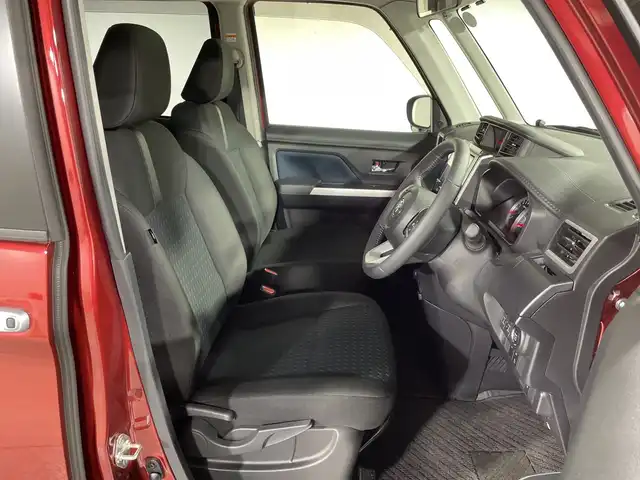 トヨタ ルーミー カスタムG－T 神奈川県 2021(令3)年 2.2万km ブラックマイカメタリック/ファイアークォーツレッドメタリック 純正9型SDナビゲーション【NSZT-Y68T】/AM FM Bluetooth フルセグ HDMI CD DVD USB/バックカメラ/両側パワースライドドア/純正フリップダウンモニター/スマートアシスト/衝突回避支援ブレーキ機能/車線逸脱警報機能/衝突警報機能/ふらつき警報/ブレーキ制御付誤発進抑制機能/サイドビューランプ/先行車発進お知らせ機能/コーナーセンサー/アダプティブクルーズコントロール/アダプティブドライビングビーム/路側逸脱警報/標識認識機能/前方ドライブレコーダー/革巻きステアリング/ステアリングリモコン/シートヒーター/電子パーキングブレーキ/オートホールド/ビルトインETC2.0/純正フロアマット/プッシュスタート/スマートキー/スペアキー/純正15インチアルミホイル/LEDヘッドライト/オートライト/オートマチックハイビーム/ドアバイザー