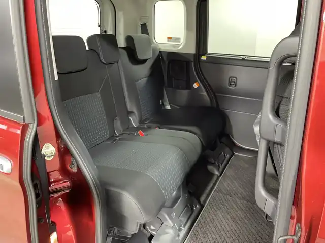 トヨタ ルーミー カスタムG－T 神奈川県 2021(令3)年 2.2万km ブラックマイカメタリック/ファイアークォーツレッドメタリック 純正9型SDナビゲーション【NSZT-Y68T】/AM FM Bluetooth フルセグ HDMI CD DVD USB/バックカメラ/両側パワースライドドア/純正フリップダウンモニター/スマートアシスト/衝突回避支援ブレーキ機能/車線逸脱警報機能/衝突警報機能/ふらつき警報/ブレーキ制御付誤発進抑制機能/サイドビューランプ/先行車発進お知らせ機能/コーナーセンサー/アダプティブクルーズコントロール/アダプティブドライビングビーム/路側逸脱警報/標識認識機能/前方ドライブレコーダー/革巻きステアリング/ステアリングリモコン/シートヒーター/電子パーキングブレーキ/オートホールド/ビルトインETC2.0/純正フロアマット/プッシュスタート/スマートキー/スペアキー/純正15インチアルミホイル/LEDヘッドライト/オートライト/オートマチックハイビーム/ドアバイザー