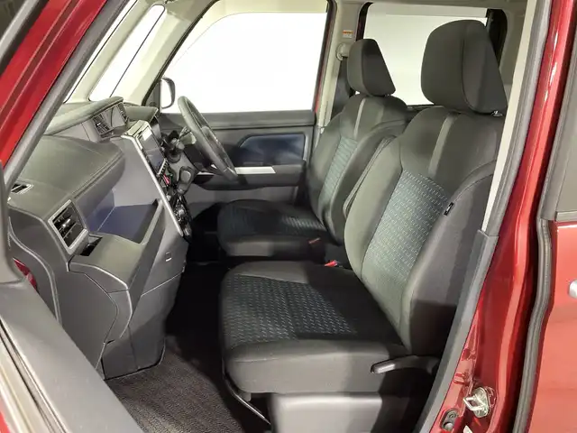 トヨタ ルーミー カスタムG－T 神奈川県 2021(令3)年 2.2万km ブラックマイカメタリック/ファイアークォーツレッドメタリック 純正9型SDナビゲーション【NSZT-Y68T】/AM FM Bluetooth フルセグ HDMI CD DVD USB/バックカメラ/両側パワースライドドア/純正フリップダウンモニター/スマートアシスト/衝突回避支援ブレーキ機能/車線逸脱警報機能/衝突警報機能/ふらつき警報/ブレーキ制御付誤発進抑制機能/サイドビューランプ/先行車発進お知らせ機能/コーナーセンサー/アダプティブクルーズコントロール/アダプティブドライビングビーム/路側逸脱警報/標識認識機能/前方ドライブレコーダー/革巻きステアリング/ステアリングリモコン/シートヒーター/電子パーキングブレーキ/オートホールド/ビルトインETC2.0/純正フロアマット/プッシュスタート/スマートキー/スペアキー/純正15インチアルミホイル/LEDヘッドライト/オートライト/オートマチックハイビーム/ドアバイザー