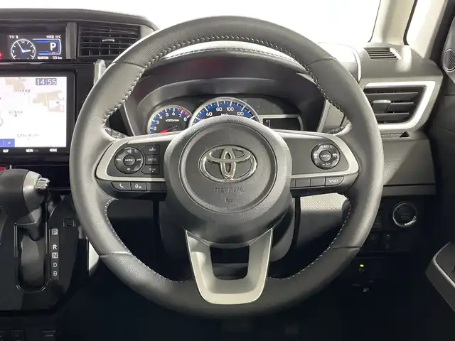 トヨタ ルーミー カスタムG－T 神奈川県 2021(令3)年 2.2万km ブラックマイカメタリック/ファイアークォーツレッドメタリック 純正9型SDナビゲーション【NSZT-Y68T】/AM FM Bluetooth フルセグ HDMI CD DVD USB/バックカメラ/両側パワースライドドア/純正フリップダウンモニター/スマートアシスト/衝突回避支援ブレーキ機能/車線逸脱警報機能/衝突警報機能/ふらつき警報/ブレーキ制御付誤発進抑制機能/サイドビューランプ/先行車発進お知らせ機能/コーナーセンサー/アダプティブクルーズコントロール/アダプティブドライビングビーム/路側逸脱警報/標識認識機能/前方ドライブレコーダー/革巻きステアリング/ステアリングリモコン/シートヒーター/電子パーキングブレーキ/オートホールド/ビルトインETC2.0/純正フロアマット/プッシュスタート/スマートキー/スペアキー/純正15インチアルミホイル/LEDヘッドライト/オートライト/オートマチックハイビーム/ドアバイザー