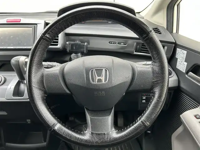 ホンダ フリード G ジャストセレクション 新潟県 2010(平22)年 10.4万km プレミアムホワイトパール 社外ナビ【フルセグTV/FM・AM/】/バックカメラ/後席モニター/ETC/ドライブレコーダー/片側パワースライドドア/スペアキー2本/純正フロアマット/HIDヘッドライト