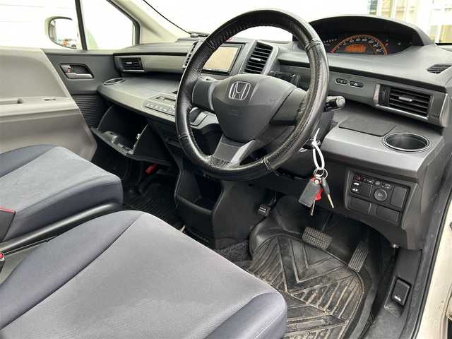 ホンダ フリード G ジャストセレクション 新潟県 2010(平22)年 10.4万km プレミアムホワイトパール 社外ナビ【フルセグTV/FM・AM/】/バックカメラ/後席モニター/ETC/ドライブレコーダー/片側パワースライドドア/スペアキー2本/純正フロアマット/HIDヘッドライト