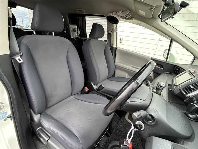 ホンダ フリード G ジャストセレクション 新潟県 2010(平22)年 10.4万km プレミアムホワイトパール 社外ナビ【フルセグTV/FM・AM/】/バックカメラ/後席モニター/ETC/ドライブレコーダー/片側パワースライドドア/スペアキー2本/純正フロアマット/HIDヘッドライト