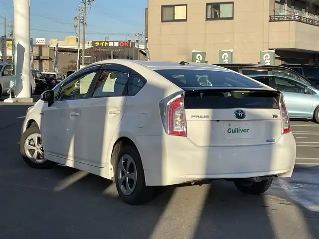 トヨタ プリウス L 長野県 2015(平27)年 9.3万km 白 ワンオーナー/保証書/取扱説明書/ワンセグテレビ/AM/FM/Bluetooth/プッシュスタート/パワーウィンドウ/アイドリングストップ/スマートキー/スペアキー/ETC/バックカメラ/純正フロアマット/純正15インチAW/オートライト/ハロゲンヘッドライト/ドアバイザー/電動格納ミラー