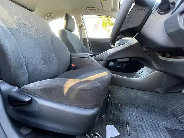 トヨタ プリウス L 長野県 2015(平27)年 9.3万km 白 ワンオーナー/保証書/取扱説明書/ワンセグテレビ/AM/FM/Bluetooth/プッシュスタート/パワーウィンドウ/アイドリングストップ/スマートキー/スペアキー/ETC/バックカメラ/純正フロアマット/純正15インチAW/オートライト/ハロゲンヘッドライト/ドアバイザー/電動格納ミラー