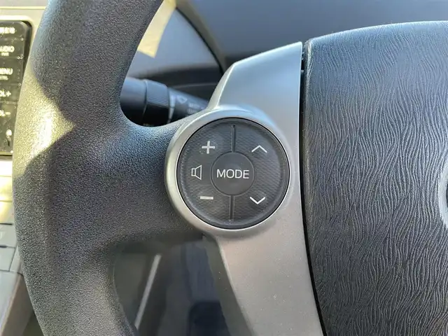 トヨタ プリウス L 長野県 2015(平27)年 9.3万km 白 ワンオーナー/保証書/取扱説明書/ワンセグテレビ/AM/FM/Bluetooth/プッシュスタート/パワーウィンドウ/アイドリングストップ/スマートキー/スペアキー/ETC/バックカメラ/純正フロアマット/純正15インチAW/オートライト/ハロゲンヘッドライト/ドアバイザー/電動格納ミラー