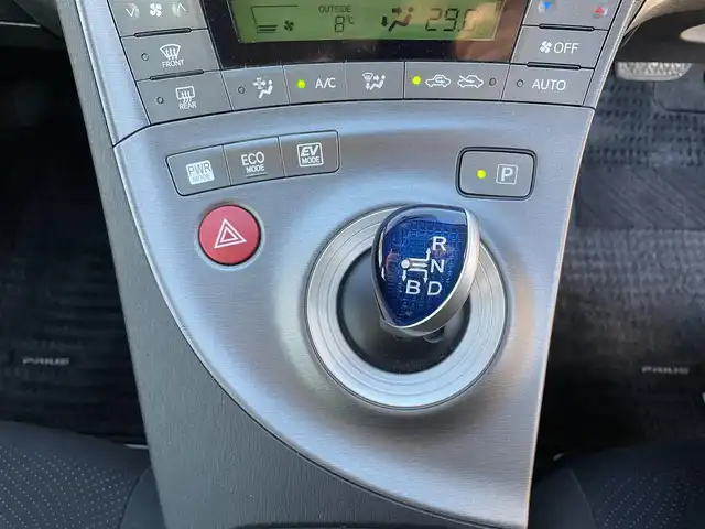 トヨタ プリウス L 長野県 2015(平27)年 9.3万km 白 ワンオーナー/保証書/取扱説明書/ワンセグテレビ/AM/FM/Bluetooth/プッシュスタート/パワーウィンドウ/アイドリングストップ/スマートキー/スペアキー/ETC/バックカメラ/純正フロアマット/純正15インチAW/オートライト/ハロゲンヘッドライト/ドアバイザー/電動格納ミラー