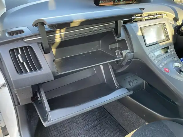 トヨタ プリウス L 長野県 2015(平27)年 9.3万km 白 ワンオーナー/保証書/取扱説明書/ワンセグテレビ/AM/FM/Bluetooth/プッシュスタート/パワーウィンドウ/アイドリングストップ/スマートキー/スペアキー/ETC/バックカメラ/純正フロアマット/純正15インチAW/オートライト/ハロゲンヘッドライト/ドアバイザー/電動格納ミラー