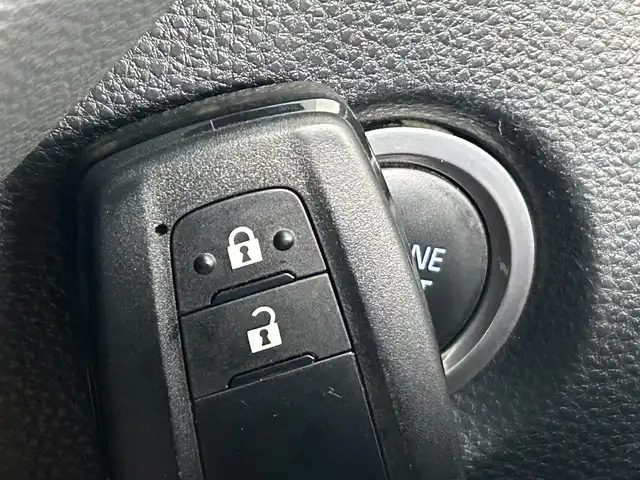 トヨタ カローラ スポーツ G 道央・札幌 2018(平30)年 5.6万km ブラッキッシュアゲハガラスフレーク ・４WD/・寒冷地仕様/・純正メモリナビ/　フルセグ/BT/CD/DVD/・バックカメラ/・トヨタセーフティセンス/・プリクラッシュセーフティ/・レーンキープアシスト/・レーダークルーズコントロール/・オートハイビーム/・ブラインドスポットモニター/・ロードサインアシスト/・ステアリングヒーター/・ミラーヒーター/・アイドリングストップ/・横滑り防止装置/・ドアロック連動ミラー/・パドルシフト/・純正フロアマット/・純正AW16インチ/・スマートキー/・プッシュスタート/・取扱説明書/・保証書