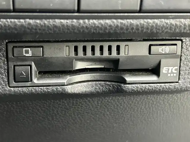 トヨタ カローラ スポーツ G 道央・札幌 2018(平30)年 5.6万km ブラッキッシュアゲハガラスフレーク ・４WD/・寒冷地仕様/・純正メモリナビ/　フルセグ/BT/CD/DVD/・バックカメラ/・トヨタセーフティセンス/・プリクラッシュセーフティ/・レーンキープアシスト/・レーダークルーズコントロール/・オートハイビーム/・ブラインドスポットモニター/・ロードサインアシスト/・ステアリングヒーター/・ミラーヒーター/・アイドリングストップ/・横滑り防止装置/・ドアロック連動ミラー/・パドルシフト/・純正フロアマット/・純正AW16インチ/・スマートキー/・プッシュスタート/・取扱説明書/・保証書