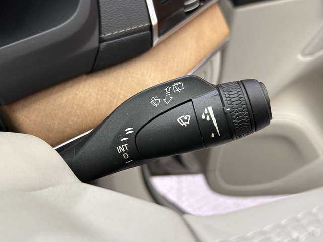 ボルボ ＸＣ９０ D5 AWD インスクリプション 千葉県 2020(令2)年 4.2万km 白 ＡＣＣ　/白革　/ｈａｒｍａｎｋａｒｄｏｎサウンド　/ＨＵＤ　/ナビ　/ＴＶ　/３６０°　/シートＨ　/ベンチレーション　/Ｂｌｕｅｔｏｏｔｈ接続　/電動リアゲート　/純正２０インチＡＷ　/ワンオーナー　/ドラレコ　/ＥＴＣ