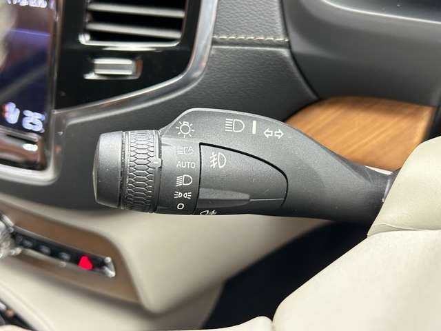 ボルボ ＸＣ９０ D5 AWD インスクリプション 千葉県 2020(令2)年 4.2万km 白 ＡＣＣ　/白革　/ｈａｒｍａｎｋａｒｄｏｎサウンド　/ＨＵＤ　/ナビ　/ＴＶ　/３６０°　/シートＨ　/ベンチレーション　/Ｂｌｕｅｔｏｏｔｈ接続　/電動リアゲート　/純正２０インチＡＷ　/ワンオーナー　/ドラレコ　/ＥＴＣ