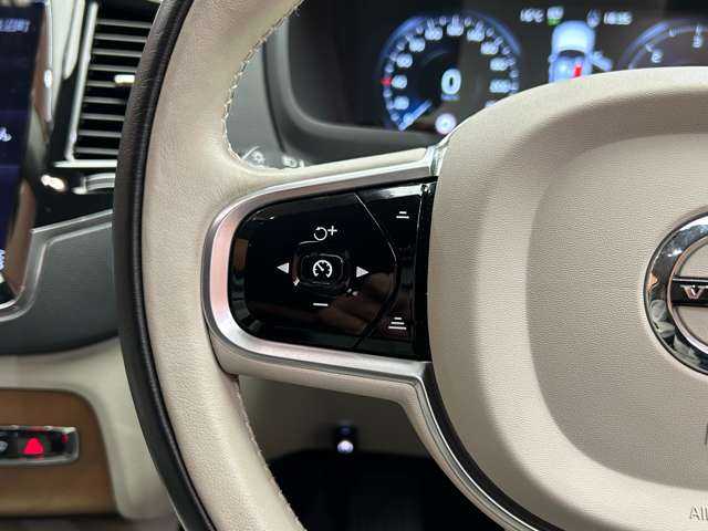 ボルボ ＸＣ９０ D5 AWD インスクリプション 千葉県 2020(令2)年 4.2万km 白 ＡＣＣ　/白革　/ｈａｒｍａｎｋａｒｄｏｎサウンド　/ＨＵＤ　/ナビ　/ＴＶ　/３６０°　/シートＨ　/ベンチレーション　/Ｂｌｕｅｔｏｏｔｈ接続　/電動リアゲート　/純正２０インチＡＷ　/ワンオーナー　/ドラレコ　/ＥＴＣ
