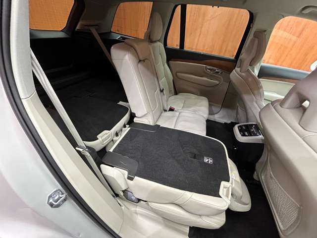 ボルボ ＸＣ９０ D5 AWD インスクリプション 千葉県 2020(令2)年 4.2万km 白 ＡＣＣ　/白革　/ｈａｒｍａｎｋａｒｄｏｎサウンド　/ＨＵＤ　/ナビ　/ＴＶ　/３６０°　/シートＨ　/ベンチレーション　/Ｂｌｕｅｔｏｏｔｈ接続　/電動リアゲート　/純正２０インチＡＷ　/ワンオーナー　/ドラレコ　/ＥＴＣ