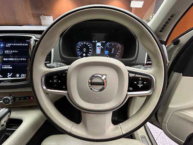 ボルボ ＸＣ９０ D5 AWD インスクリプション 千葉県 2020(令2)年 4.2万km 白 ＡＣＣ　/白革　/ｈａｒｍａｎｋａｒｄｏｎサウンド　/ＨＵＤ　/ナビ　/ＴＶ　/３６０°　/シートＨ　/ベンチレーション　/Ｂｌｕｅｔｏｏｔｈ接続　/電動リアゲート　/純正２０インチＡＷ　/ワンオーナー　/ドラレコ　/ＥＴＣ