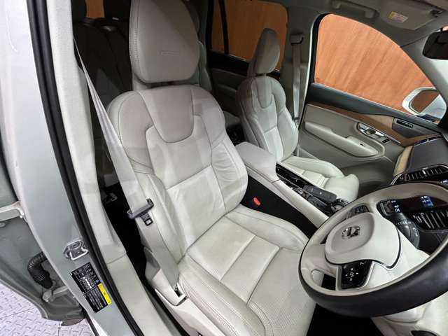 ボルボ ＸＣ９０ D5 AWD インスクリプション 千葉県 2020(令2)年 4.2万km 白 ＡＣＣ　/白革　/ｈａｒｍａｎｋａｒｄｏｎサウンド　/ＨＵＤ　/ナビ　/ＴＶ　/３６０°　/シートＨ　/ベンチレーション　/Ｂｌｕｅｔｏｏｔｈ接続　/電動リアゲート　/純正２０インチＡＷ　/ワンオーナー　/ドラレコ　/ＥＴＣ