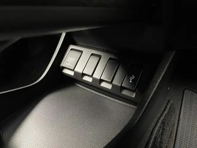 ホンダ ヴェゼル ハイブリッド RS ホンダセンシング 大分県 2019(令1)年 1.9万km プレミアムクリスタルブルークリスタル 純正ナビ/CD/DVD/BT/ワンセグ/ETC/電子パーキング/オートホールド/シートヒーター（Ｄ／Ｎ）/ホンダセンシング/衝突軽減ブレーキ/レーンキープアシスト/先行発進お知らせ/レーダークルーズ/バックカメラ/ハーフレザーシート/スペアキー×１