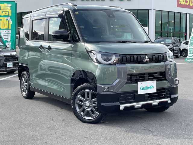 三菱 デリカミニ T プレミアム 長野県 2023(令5)年 0.4万km ＤグリーンＭ 禁煙車/純正9インチナビ/【MM223D-LM】/(フルセグTV/Bluetooth)/e-Assist/・衝突被害軽減ブレーキ/・踏み間違い衝突防止アシスト/・車線逸脱防止支援機能/・オートマチックハイビーム/・ふらつき警報/・前方衝突予測警報/・標識検知システム/・先行車発進通知/・マイパイロット（レーダークルーズコントロール・車線維持支援）/デジタルルームミラー/マルチアラウンドモニター/ビルトインETC/ハンズフリー両側パワースライドドア/前席シートヒーター/ハーフレザーシート/ステアリングヒーター/革巻きステアリング/パドルシフト/ステアリングスイッチ/電動パーキングブレーキ/ブレーキホールド/LEDヘッドライト/オートライト/スマートキー/Pスタート/電動格納ミラー/純正15インチAW/純正フロアマット/ルーフレール