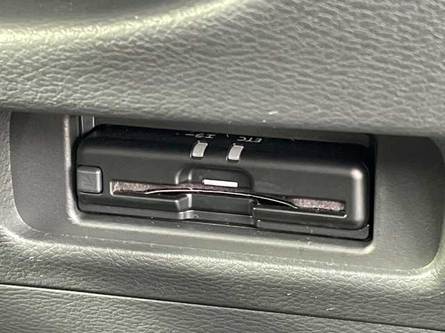 三菱 デリカミニ T プレミアム 長野県 2023(令5)年 0.4万km ＤグリーンＭ 禁煙車/純正9インチナビ/【MM223D-LM】/(フルセグTV/Bluetooth)/e-Assist/・衝突被害軽減ブレーキ/・踏み間違い衝突防止アシスト/・車線逸脱防止支援機能/・オートマチックハイビーム/・ふらつき警報/・前方衝突予測警報/・標識検知システム/・先行車発進通知/・マイパイロット（レーダークルーズコントロール・車線維持支援）/デジタルルームミラー/マルチアラウンドモニター/ビルトインETC/ハンズフリー両側パワースライドドア/前席シートヒーター/ハーフレザーシート/ステアリングヒーター/革巻きステアリング/パドルシフト/ステアリングスイッチ/電動パーキングブレーキ/ブレーキホールド/LEDヘッドライト/オートライト/スマートキー/Pスタート/電動格納ミラー/純正15インチAW/純正フロアマット/ルーフレール