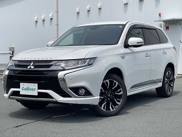 三菱 アウトランダー ＰＨＥＶ G プレミアムパッケージ 三重県 2016(平28)年 7.8万km シルキーホワイト プッシュスタート/衝突軽減ブレーキ/レーンキープアシスト/コーナーセンサー/フルセグTV/横滑り防止/電動リヤゲート/パワーシート(D席)/電動格納ミラー/パドルシフト/レーンキープアシスト/ステアリングスイッチ/革巻きステアリング/ステアリングヒーター/前方ドライブレコーダー/オートライト/USB入力端子1ヶ所/100V入力端子1ヶ所/純正9型ナビ(AM/FM/CD/DVD/TV/BT)/ALPINE後席モニター/全周囲モニター/バックカメラ/純正フロアマット/充電ケーブル/スペアキー/シートヒーター(D+N席)/ビルトインETC/取扱説明書/保証書/禁煙車