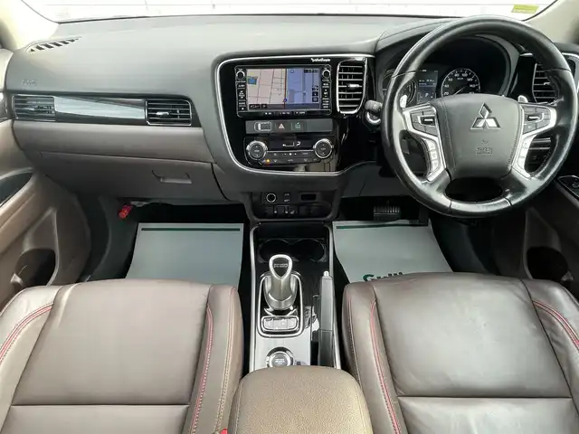 三菱 アウトランダー ＰＨＥＶ G プレミアムパッケージ 岩手県 2016(平28)年 7.8万km シルキーホワイト プッシュスタート/衝突軽減ブレーキ/レーンキープアシスト/コーナーセンサー/フルセグTV/横滑り防止/電動リヤゲート/パワーシート(D席)/電動格納ミラー/パドルシフト/レーンキープアシスト/ステアリングスイッチ/革巻きステアリング/ステアリングヒーター/前方ドライブレコーダー/オートライト/USB入力端子1ヶ所/100V入力端子1ヶ所/純正9型ナビ(AM/FM/CD/DVD/TV/BT)/ALPINE後席モニター/全周囲モニター/バックカメラ/純正フロアマット/充電ケーブル/スペアキー/シートヒーター(D+N席)/ビルトインETC/取扱説明書/保証書/禁煙車