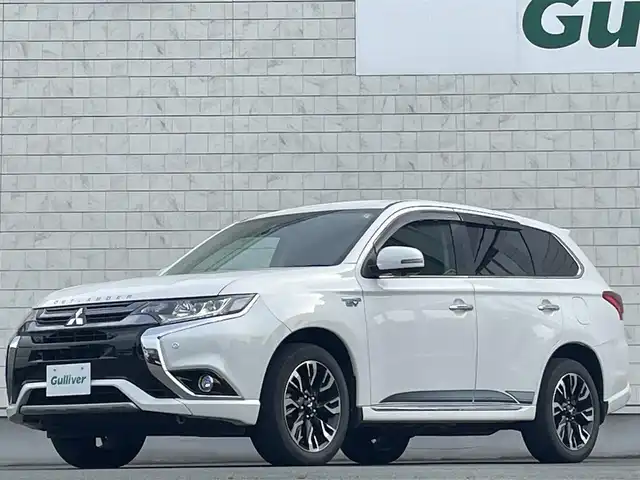 三菱 アウトランダー ＰＨＥＶ G プレミアムパッケージ 岩手県 2016(平28)年 7.8万km シルキーホワイト プッシュスタート/衝突軽減ブレーキ/レーンキープアシスト/コーナーセンサー/フルセグTV/横滑り防止/電動リヤゲート/パワーシート(D席)/電動格納ミラー/パドルシフト/レーンキープアシスト/ステアリングスイッチ/革巻きステアリング/ステアリングヒーター/前方ドライブレコーダー/オートライト/USB入力端子1ヶ所/100V入力端子1ヶ所/純正9型ナビ(AM/FM/CD/DVD/TV/BT)/ALPINE後席モニター/全周囲モニター/バックカメラ/純正フロアマット/充電ケーブル/スペアキー/シートヒーター(D+N席)/ビルトインETC/取扱説明書/保証書/禁煙車