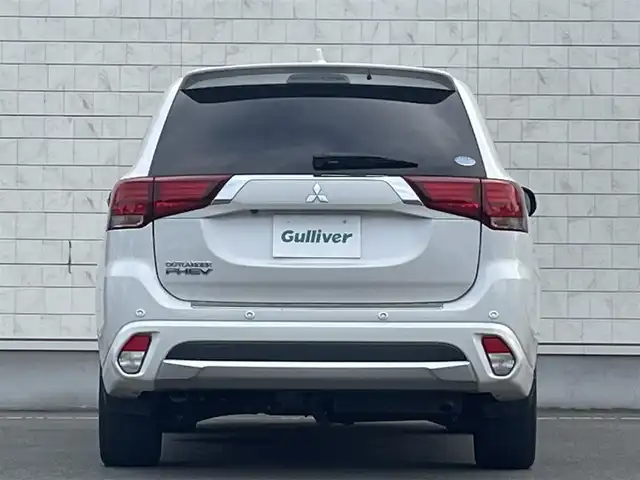 三菱 アウトランダー ＰＨＥＶ G プレミアムパッケージ 岩手県 2016(平28)年 7.8万km シルキーホワイト プッシュスタート/衝突軽減ブレーキ/レーンキープアシスト/コーナーセンサー/フルセグTV/横滑り防止/電動リヤゲート/パワーシート(D席)/電動格納ミラー/パドルシフト/レーンキープアシスト/ステアリングスイッチ/革巻きステアリング/ステアリングヒーター/前方ドライブレコーダー/オートライト/USB入力端子1ヶ所/100V入力端子1ヶ所/純正9型ナビ(AM/FM/CD/DVD/TV/BT)/ALPINE後席モニター/全周囲モニター/バックカメラ/純正フロアマット/充電ケーブル/スペアキー/シートヒーター(D+N席)/ビルトインETC/取扱説明書/保証書/禁煙車