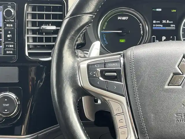三菱 アウトランダー ＰＨＥＶ G プレミアムパッケージ 岩手県 2016(平28)年 7.8万km シルキーホワイト プッシュスタート/衝突軽減ブレーキ/レーンキープアシスト/コーナーセンサー/フルセグTV/横滑り防止/電動リヤゲート/パワーシート(D席)/電動格納ミラー/パドルシフト/レーンキープアシスト/ステアリングスイッチ/革巻きステアリング/ステアリングヒーター/前方ドライブレコーダー/オートライト/USB入力端子1ヶ所/100V入力端子1ヶ所/純正9型ナビ(AM/FM/CD/DVD/TV/BT)/ALPINE後席モニター/全周囲モニター/バックカメラ/純正フロアマット/充電ケーブル/スペアキー/シートヒーター(D+N席)/ビルトインETC/取扱説明書/保証書/禁煙車