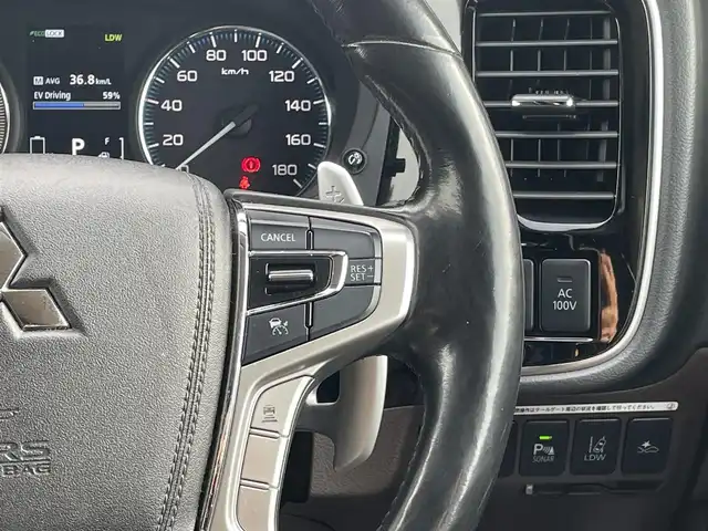 三菱 アウトランダー ＰＨＥＶ G プレミアムパッケージ 岩手県 2016(平28)年 7.8万km シルキーホワイト プッシュスタート/衝突軽減ブレーキ/レーンキープアシスト/コーナーセンサー/フルセグTV/横滑り防止/電動リヤゲート/パワーシート(D席)/電動格納ミラー/パドルシフト/レーンキープアシスト/ステアリングスイッチ/革巻きステアリング/ステアリングヒーター/前方ドライブレコーダー/オートライト/USB入力端子1ヶ所/100V入力端子1ヶ所/純正9型ナビ(AM/FM/CD/DVD/TV/BT)/ALPINE後席モニター/全周囲モニター/バックカメラ/純正フロアマット/充電ケーブル/スペアキー/シートヒーター(D+N席)/ビルトインETC/取扱説明書/保証書/禁煙車