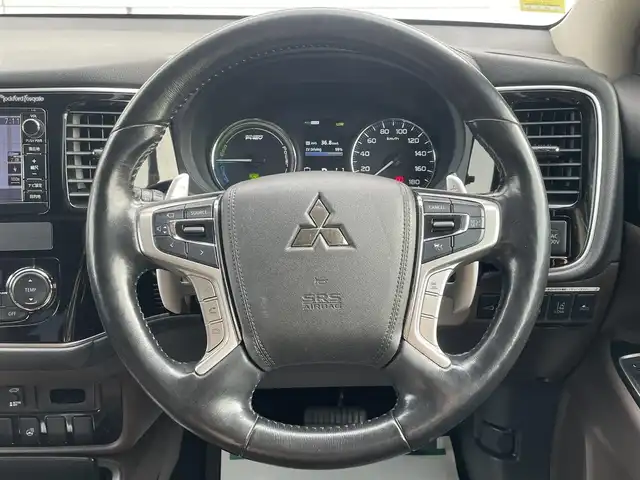 三菱 アウトランダー ＰＨＥＶ G プレミアムパッケージ 岩手県 2016(平28)年 7.8万km シルキーホワイト プッシュスタート/衝突軽減ブレーキ/レーンキープアシスト/コーナーセンサー/フルセグTV/横滑り防止/電動リヤゲート/パワーシート(D席)/電動格納ミラー/パドルシフト/レーンキープアシスト/ステアリングスイッチ/革巻きステアリング/ステアリングヒーター/前方ドライブレコーダー/オートライト/USB入力端子1ヶ所/100V入力端子1ヶ所/純正9型ナビ(AM/FM/CD/DVD/TV/BT)/ALPINE後席モニター/全周囲モニター/バックカメラ/純正フロアマット/充電ケーブル/スペアキー/シートヒーター(D+N席)/ビルトインETC/取扱説明書/保証書/禁煙車