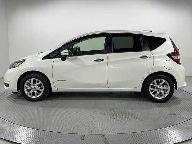 日産 ノート e－パワー X 広島県 2018(平30)年 3.5万km ブリリアントホワイトパール 純正ナビ/インテリジェントアラウンドビューモニター/インテリジェントルームミラー/衝突軽減ブレーキ/車線逸脱防止支援システム/ハイビームアシスト/踏み間違い衝突防止アシスト/前後ソナー/LEDヘッドランプ/純正15インチAW/ETC/ドライブレコーダー