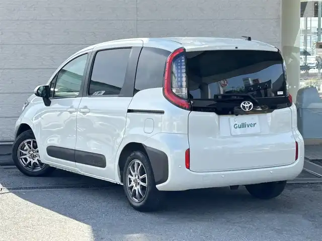 トヨタ シエンタ Z 兵庫県 2022(令4)年 2.4万km ホワイトパールクリスタルシャイン 純正ディーラー大型ナビ/（BT/フルセグTV/USB/Miracast）/全方位カメラ/両側パワースライドドア/ビルトインETC/前席シートヒーター/ハンドルヒーター/LEDヘッドライト/AUTOライト/スマートキー/社外デジタルインナーミラー/フロアマット