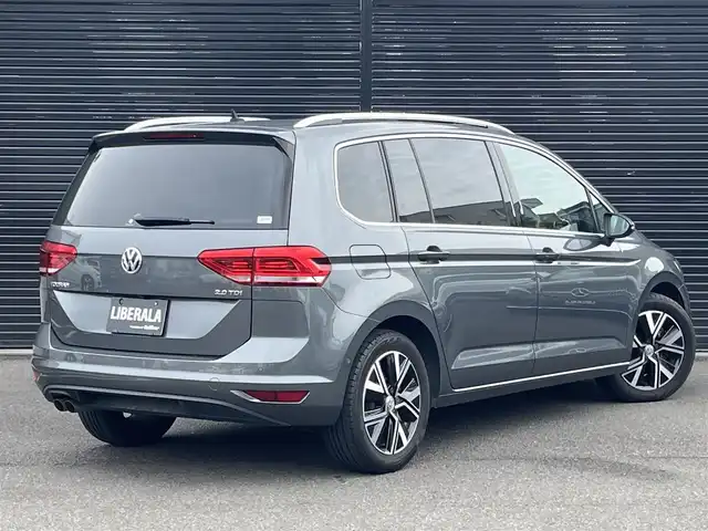 フォルクスワーゲン ゴルフ トゥーラン TDI プレミアム 静岡県 2020(令2)年 6万km インジウムグレーメタリッ ホワイトレザーシート/アダプティブクルーズコントロール/DiscoverPro/（フルセグ/BT/CD/DVD)/電動リアゲート/前後PDC/LEDヘッドライト/パーキングアシスト/電動シート/シートヒーター/スマートキー/LKA/BSM/バックカメラ/純正17インチアルミホイール