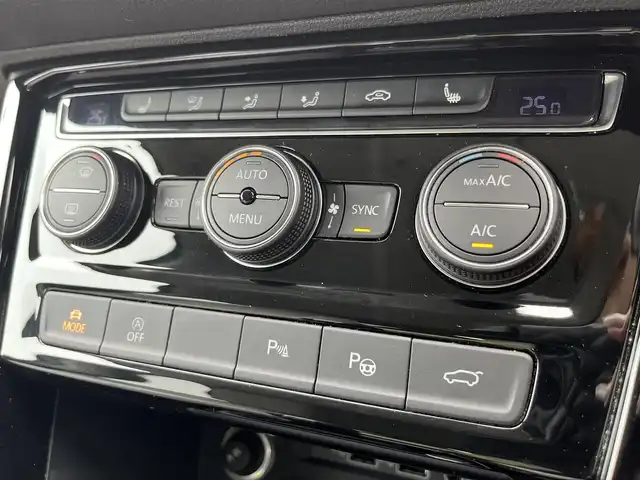 フォルクスワーゲン ゴルフ トゥーラン TDI プレミアム 静岡県 2020(令2)年 6万km インジウムグレーメタリッ ホワイトレザーシート/アダプティブクルーズコントロール/DiscoverPro/（フルセグ/BT/CD/DVD)/電動リアゲート/前後PDC/LEDヘッドライト/パーキングアシスト/電動シート/シートヒーター/スマートキー/LKA/BSM/バックカメラ/純正17インチアルミホイール