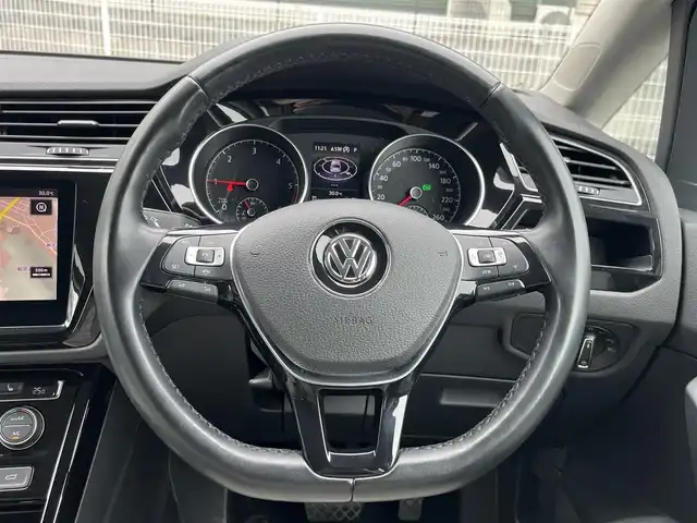 フォルクスワーゲン ゴルフ トゥーラン TDI プレミアム 静岡県 2020(令2)年 6万km インジウムグレーメタリッ ホワイトレザーシート/アダプティブクルーズコントロール/DiscoverPro/（フルセグ/BT/CD/DVD)/電動リアゲート/前後PDC/LEDヘッドライト/パーキングアシスト/電動シート/シートヒーター/スマートキー/LKA/BSM/バックカメラ/純正17インチアルミホイール