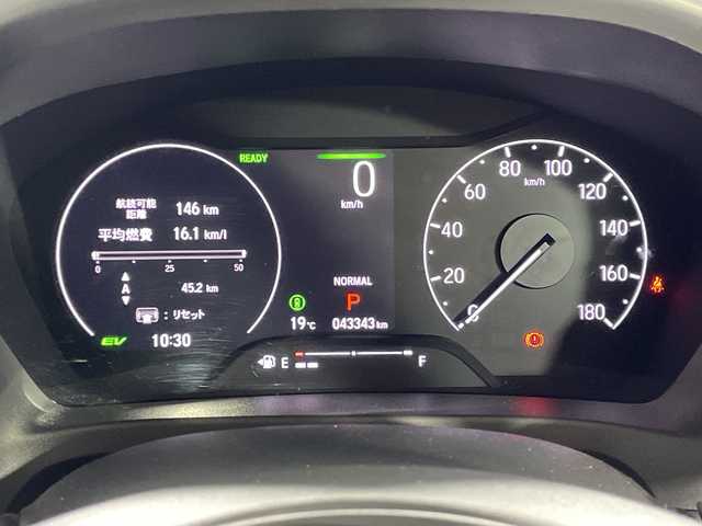 ホンダ ヴェゼル ハイブリッド e:HEV X 神奈川県 2022(令4)年 4.4万km プラチナホワイトパール ホンダコネクトディスプレイ/・インターナビ/・9インチワイドディスプレイ/・地デジTV/・AM/FMチューナー/・リアワイドカメラ/・ETC2.0/・Bluetooth/・ハンズフリーホン機能/・信号情報活用支援システム/・ワイヤレス充電/ホンダセンシング/・衝突軽減ブレーキ/・誤発進抑制機能/・後方誤発進抑制機能/・車線維持支援システム/・標識認識機能/・渋滞追従機能付きクルコン/・先行車発進お知らせ機能/前後ドライブレコーダー/前後クリアランスソナー/LEDヘッドライト