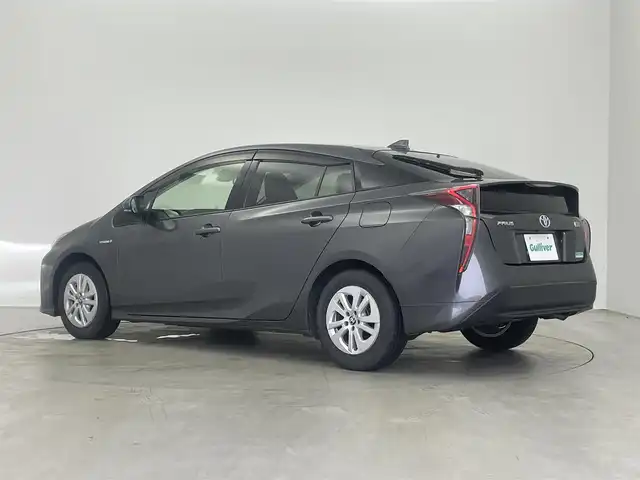 トヨタ プリウス S 埼玉県 2016(平28)年 1.8万km グレーメタリック 純正９インチナビ　バックカメラ　レーダークルーズコントロール　セーフティセンス　プッシュスタート　スマートキー　ＬＥＤヘッドライト　ビルトインＥＴＣ　地デジフルセグ　Ｂｌｕｅｔｏｏｔｈ