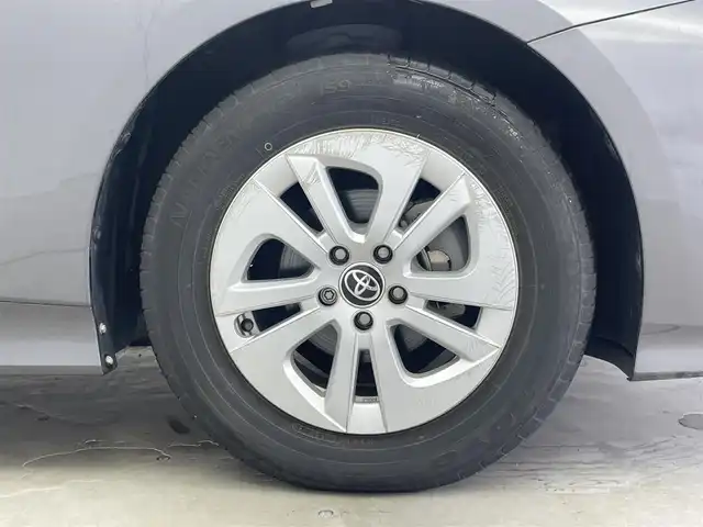 トヨタ プリウス S 埼玉県 2016(平28)年 1.8万km グレーメタリック 純正９インチナビ　バックカメラ　レーダークルーズコントロール　セーフティセンス　プッシュスタート　スマートキー　ＬＥＤヘッドライト　ビルトインＥＴＣ　地デジフルセグ　Ｂｌｕｅｔｏｏｔｈ