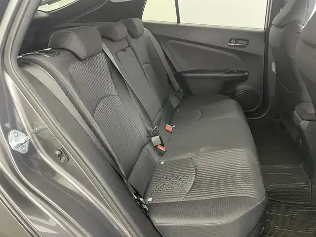 トヨタ プリウス S 埼玉県 2016(平28)年 1.8万km グレーメタリック 純正９インチナビ　バックカメラ　レーダークルーズコントロール　セーフティセンス　プッシュスタート　スマートキー　ＬＥＤヘッドライト　ビルトインＥＴＣ　地デジフルセグ　Ｂｌｕｅｔｏｏｔｈ