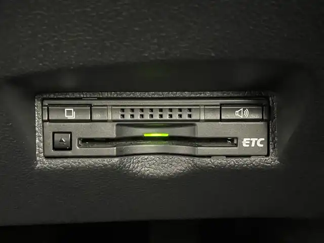トヨタ プリウス S 埼玉県 2016(平28)年 1.8万km グレーメタリック 純正９インチナビ　バックカメラ　レーダークルーズコントロール　セーフティセンス　プッシュスタート　スマートキー　ＬＥＤヘッドライト　ビルトインＥＴＣ　地デジフルセグ　Ｂｌｕｅｔｏｏｔｈ