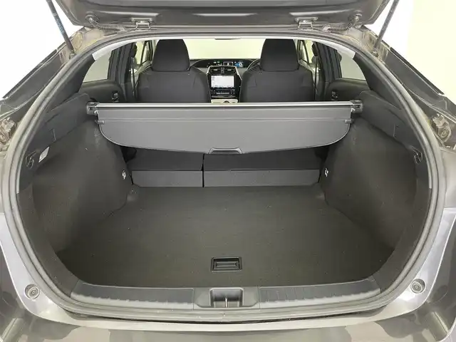 トヨタ プリウス S 埼玉県 2016(平28)年 1.8万km グレーメタリック 純正９インチナビ　バックカメラ　レーダークルーズコントロール　セーフティセンス　プッシュスタート　スマートキー　ＬＥＤヘッドライト　ビルトインＥＴＣ　地デジフルセグ　Ｂｌｕｅｔｏｏｔｈ