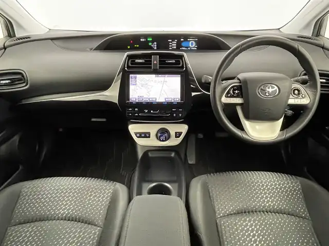トヨタ プリウス S 埼玉県 2016(平28)年 1.8万km グレーメタリック 純正９インチナビ　バックカメラ　レーダークルーズコントロール　セーフティセンス　プッシュスタート　スマートキー　ＬＥＤヘッドライト　ビルトインＥＴＣ　地デジフルセグ　Ｂｌｕｅｔｏｏｔｈ