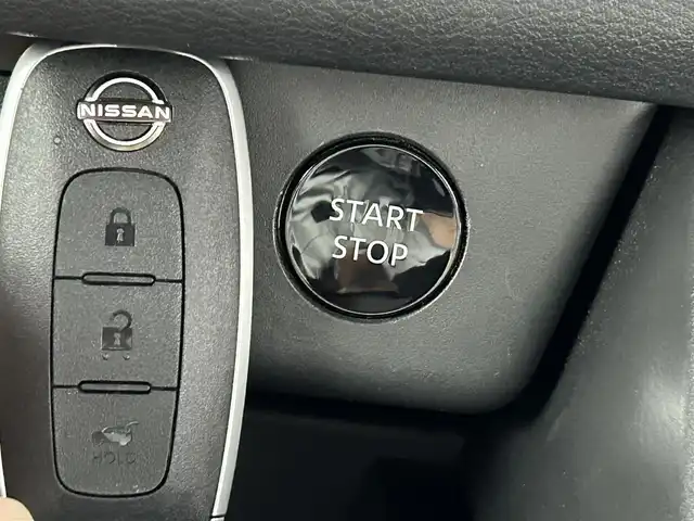 日産 エクストレイル X e－4ORCE エクストリーマーX 熊本県 2022(令4)年 6.2万km カスピアンブルー 禁煙車　/純正ナビ　/純正前後ドライブレコーダー　/ビルトインＥＴＣ２．０　/前後クリアランスソナー　/前席シートヒーター　/ステアリングヒーター/前席パワーシート　/レーダークルーズコントロール　/ブラインドスポットモニター/インテリジェントエマージェンシーブレーキ/前方衝突予測警報/プロパイロット/ハイビームアシスト/踏み間違い衝突防止アシスト/標識認識機能/車線逸脱警報/ふらつき警報機能/後退時車両検知警報/横滑り防止/パワーバックドア/ハーフレザーシート/純正フロアマット/純正１８インチAW/オートライト/LEDヘッドライト/フォグライト/スマートキー/プッシュスタート/スペアキー1本