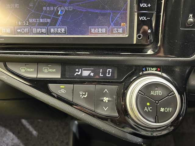 トヨタ アクア G 愛媛県 2016(平28)年 4.5万km スーパーレッドⅤ ・ナビ（ワンセグＴＶ・ＢＴ・ＦＭ・ＡＭ・ＣＤ・ＤＶＤ・ＳＤ）/・バックカメラ　/・ＥＴＣ　/・前方ドラレコ　/・クルーズコントロール　/・オートマチックハイビーム　/・レーンキープアシスト　/・衝突軽減ブレーキ/・DN席シートヒーター/・スペアキー