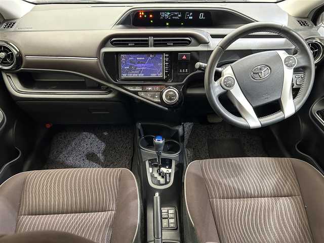 トヨタ アクア G 鹿児島県 2016(平28)年 4.5万km スーパーレッドⅤ ・ナビ（ワンセグＴＶ・ＢＴ・ＦＭ・ＡＭ・ＣＤ・ＤＶＤ・ＳＤ）/・バックカメラ　/・ＥＴＣ　/・前方ドラレコ　/・クルーズコントロール　/・オートマチックハイビーム　/・レーンキープアシスト　/・衝突軽減ブレーキ/・DN席シートヒーター/・スペアキー