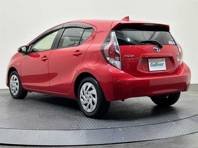 トヨタ アクア G 鹿児島県 2016(平28)年 4.5万km スーパーレッドⅤ ・ナビ（ワンセグＴＶ・ＢＴ・ＦＭ・ＡＭ・ＣＤ・ＤＶＤ・ＳＤ）/・バックカメラ　/・ＥＴＣ　/・前方ドラレコ　/・クルーズコントロール　/・オートマチックハイビーム　/・レーンキープアシスト　/・衝突軽減ブレーキ/・DN席シートヒーター/・スペアキー